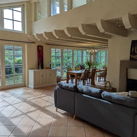 בית נופש Mitten In Der משדה