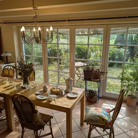 בית נופש Mitten In Der